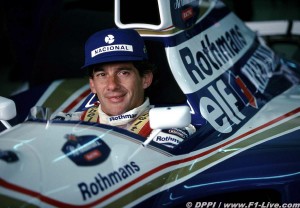 Ayrton Senna fotografado dentro da Williams, em 1994