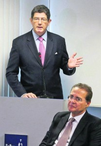 Joaquim Levy e Renan Calheiros (André Dusek/Estadão)