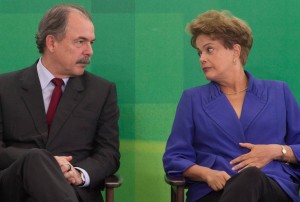 (Aloizio Mercadante e e Dilma Roussef/Ed Ferreira-Estadão)