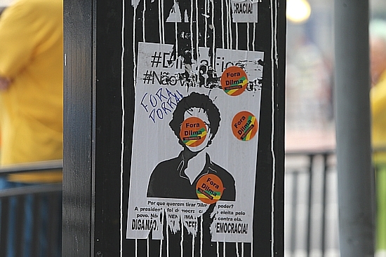 Cartaz na Av. Paulista (Foto: Nilton Fukuda/Estadão)