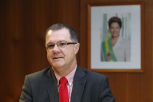 Ministro da Previdência, Carlos Gabas, em seu gabinete, durante entrevista ao Estadão. Foto: Dida Sampaio.