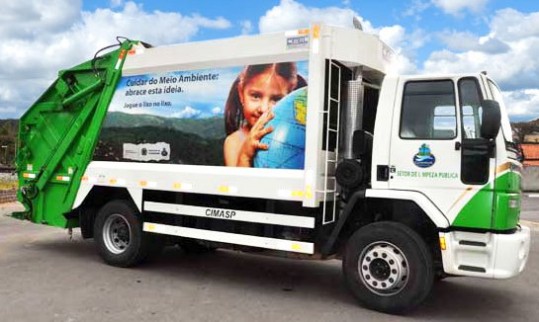 Caminhão de coleta de lixo de Guararema (SP): remuneração das empresas é desafio urbano (Foto: divulgação)