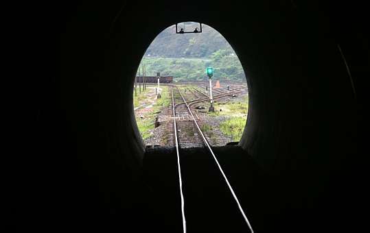Luz no fim do túnel, por enquanto, apenas em alguns corredores logísticos, como o da Ferrovia do Aço (Fabio Motta/Estadão)