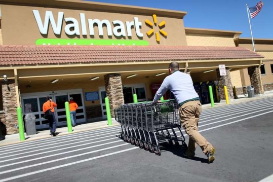REde de supermercados anunciou novo salário mínimo para 500 mil trabalhadores (AFP)