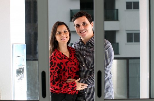 Na zona sul. Debora Meira e Bruno Mota priorizara morar perto do trabalho (Imagem: Werther Santana/Estadão)
