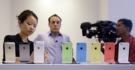 Apple anuncia iPhones 5C e 5S
