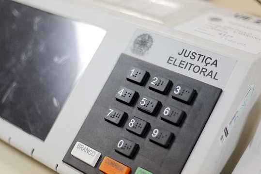 Fazer imagem da urna eletrônica no momento da votação é crime (Foto: Filipe Araújo/Estadão)