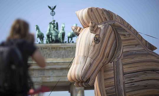 Cavalo de Troia contra o acordo de livre comércio EUA-UE (Foto: Reuters)