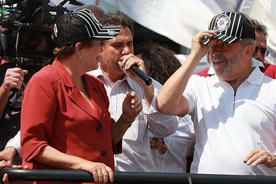 Lula com Dilma em campanha (Foto: Nilton Fukuda/Estadão)