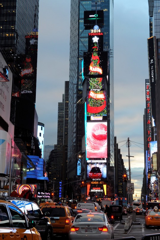 Árvore digital na Times Square, em Nova York (AP)