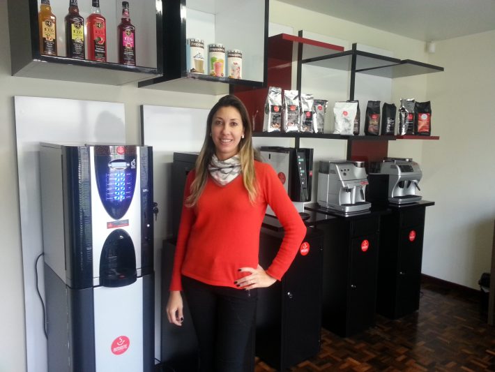 Camila Soares é franqueada da Amiste Café